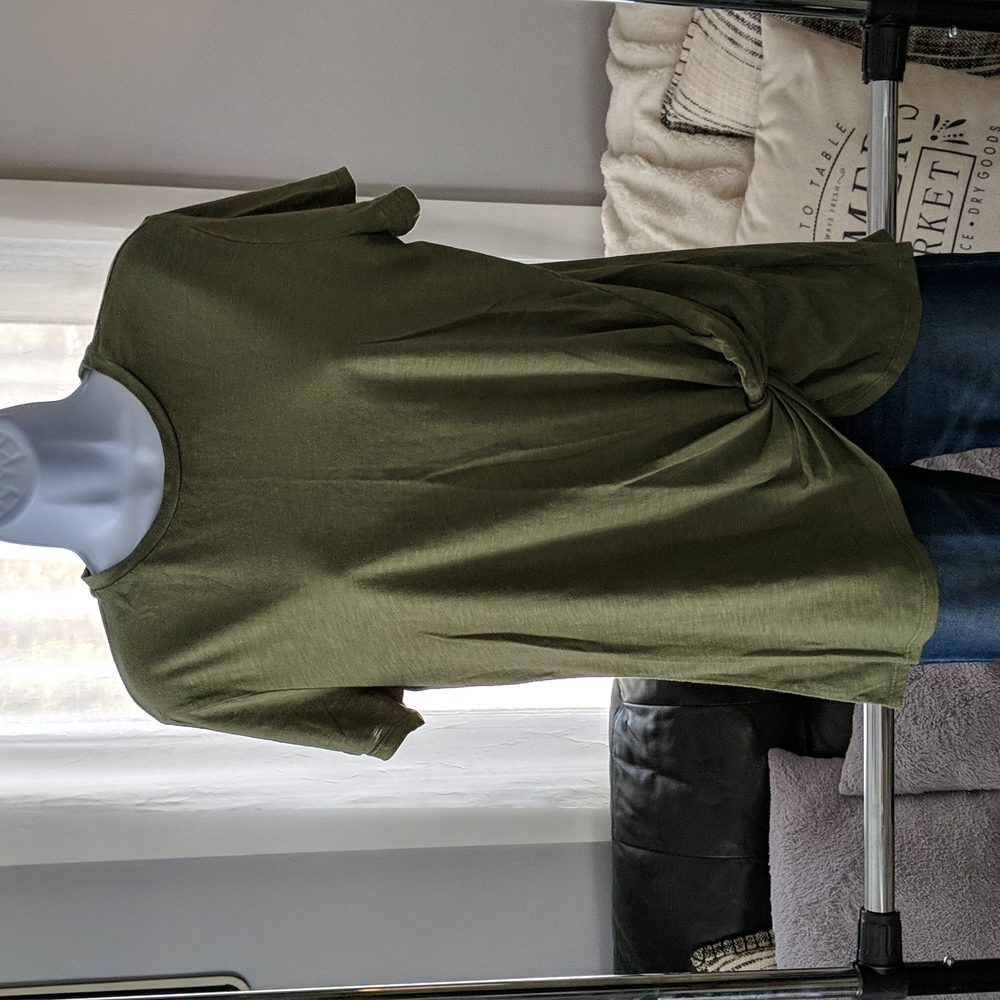 Green short sleeve t shirt